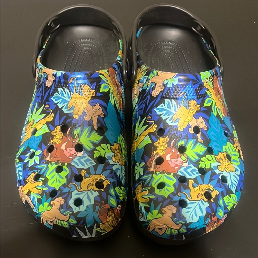 Disney’s The Lion King CROCS Men’s 8, Women’s 10